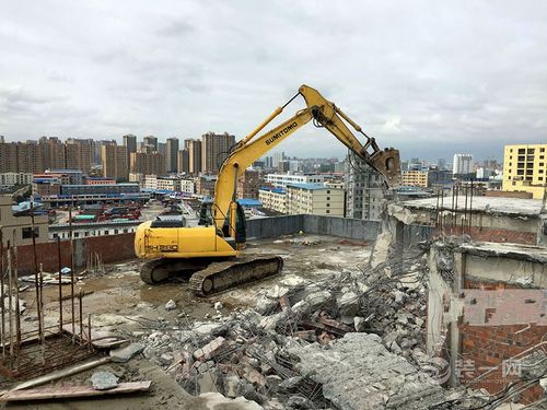 宣称建设村民活动中心 南宁西乡塘区一楼高高遭拆除