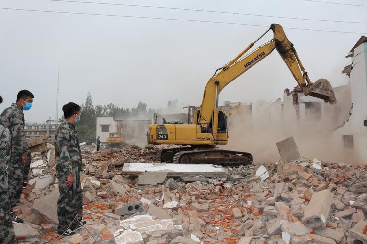 湘江路管理办公室圆满完成万邦农产品商贸物流城一期项目房屋拆除工作